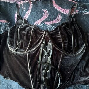 ROMWE Black Velvet Lace-Up Corset